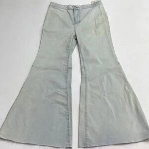We the Free •‎ Light Wash Flare Jeans • Wide Leg • Frayed Raw Hem • Size 29